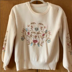 Embroidered cream sweatshirt